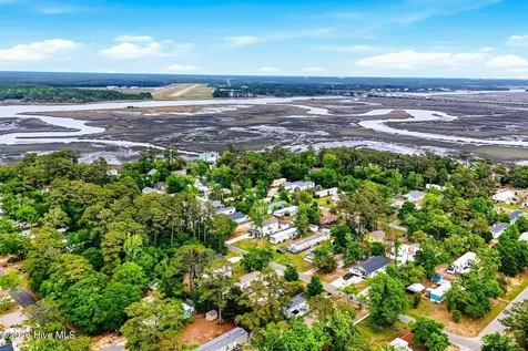 218 NE 76th Street Oak Island NC 28465