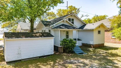 3014 Bridges Street Morehead City NC 28557