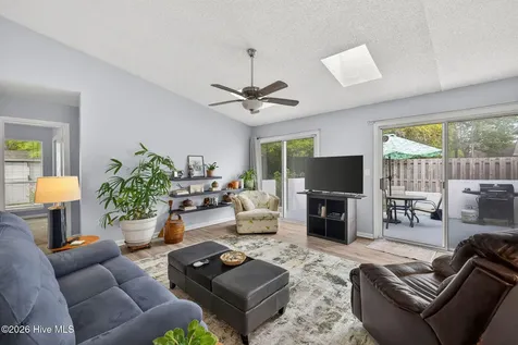 129 Red Bird Lane Hampstead NC 28443
