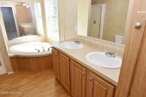 21 Grape Vine Landing Columbia NC 27925