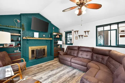 207 Stillwood Drive Jacksonville NC 28540