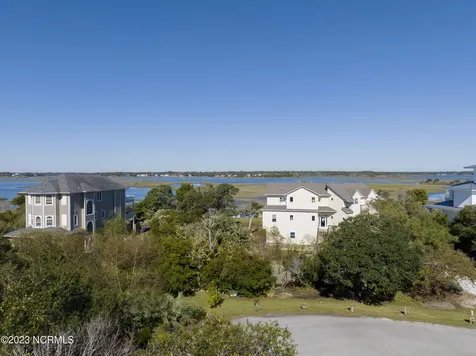 9B W Ridge Surf City NC 28445