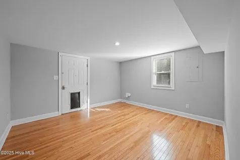 1909 Ef Thompkins Lane New Bern NC 28562
