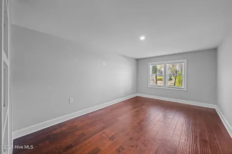 1909 Ef Thompkins Lane New Bern NC 28562
