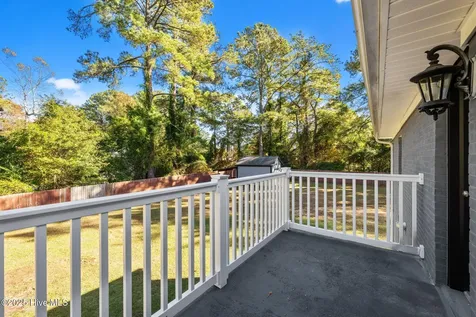 1909 Ef Thompkins Lane New Bern NC 28562