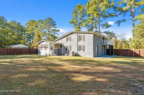 1909 Ef Thompkins Lane New Bern NC 28562