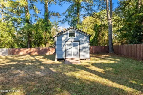 1909 Ef Thompkins Lane New Bern NC 28562