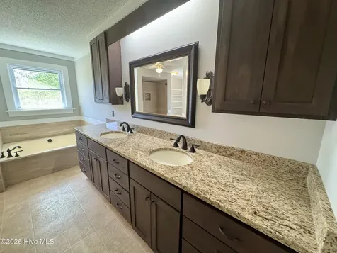 102 Squire Drive Winterville NC 28590