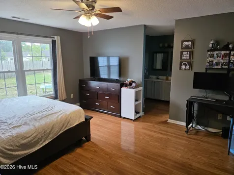 213 Teakwood Place Midway Park NC 28544
