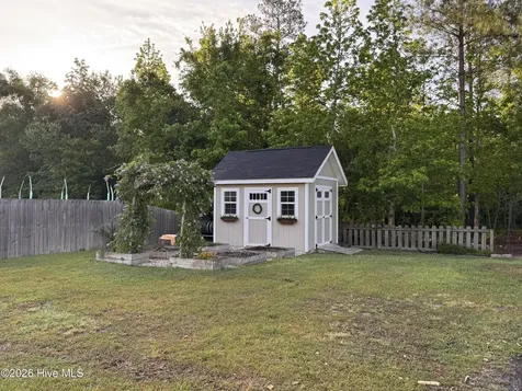 421 Wolfe Lane Hubert NC 28539