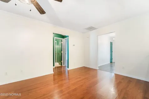 1 S Onsville Place Jacksonville NC 28546