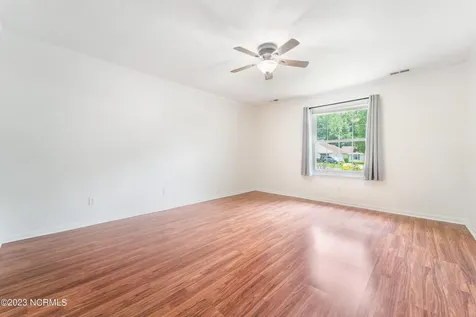 1 S Onsville Place Jacksonville NC 28546