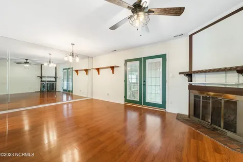 1 S Onsville Place Jacksonville NC 28546