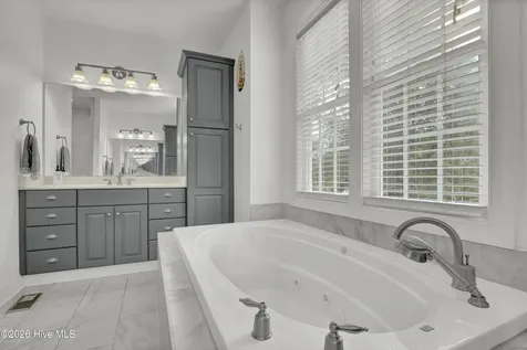 211 Bates Retreat Hampstead NC 28443