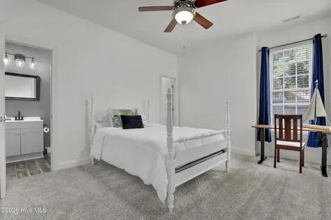 211 Bates Retreat Hampstead NC 28443