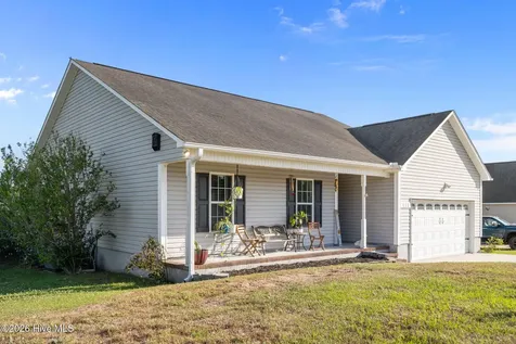 111 Farmgate Drive Richlands NC 28574
