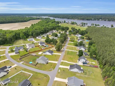 112 Persimmon Drive New Bern NC 28562