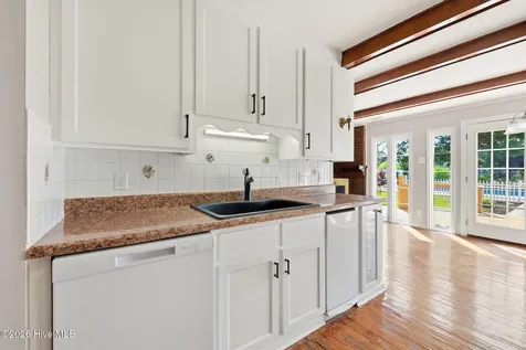 2342 N Lakeview Drive Newport NC 28570