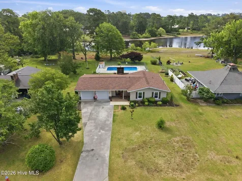 2342 N Lakeview Drive Newport NC 28570