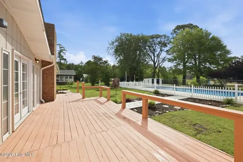 2342 N Lakeview Drive Newport NC 28570