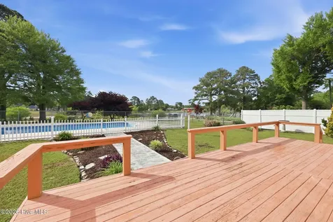 2342 N Lakeview Drive Newport NC 28570