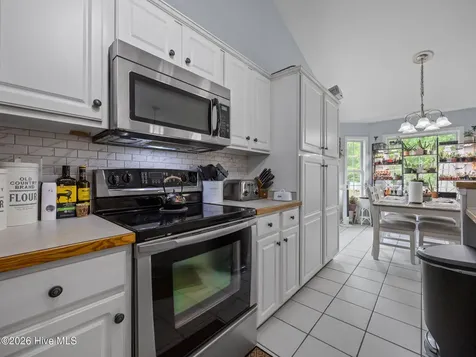 405 W Regent Court Jacksonville NC 28546