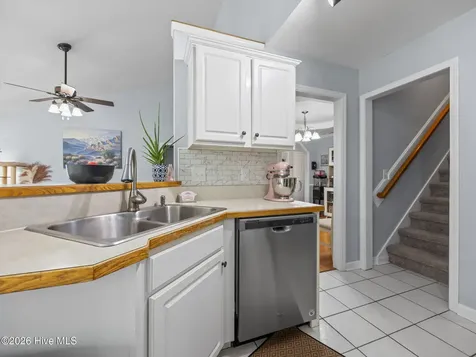 405 W Regent Court Jacksonville NC 28546