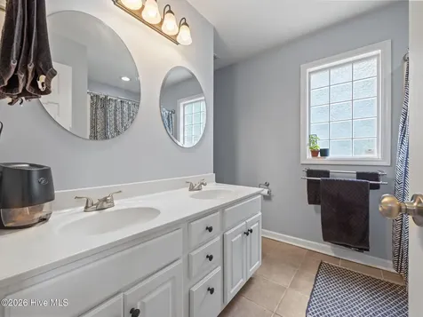 405 W Regent Court Jacksonville NC 28546