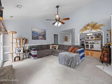 405 W Regent Court Jacksonville NC 28546