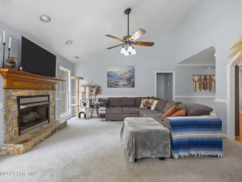 405 W Regent Court Jacksonville NC 28546