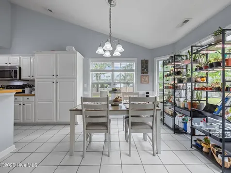 405 W Regent Court Jacksonville NC 28546