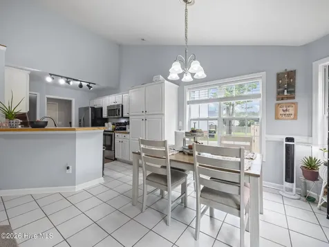 405 W Regent Court Jacksonville NC 28546