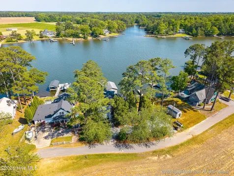423 Handy's Point Lane Bath NC 27808
