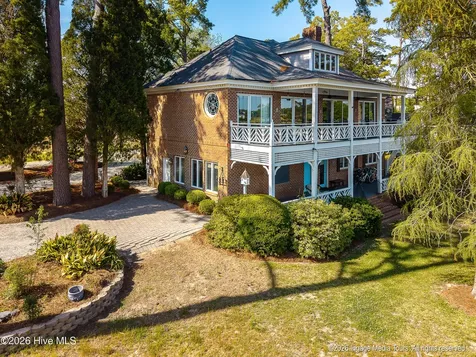 423 Handy's Point Lane Bath NC 27808
