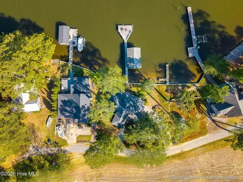 423 Handy's Point Lane Bath NC 27808