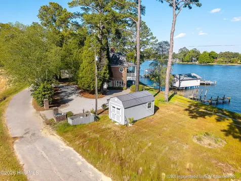 423 Handy's Point Lane Bath NC 27808