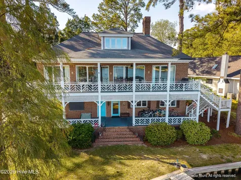 423 Handy's Point Lane Bath NC 27808