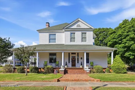 218 W College Street Mount Olive NC 28365