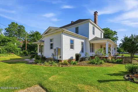 218 W College Street Mount Olive NC 28365