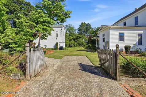 218 W College Street Mount Olive NC 28365
