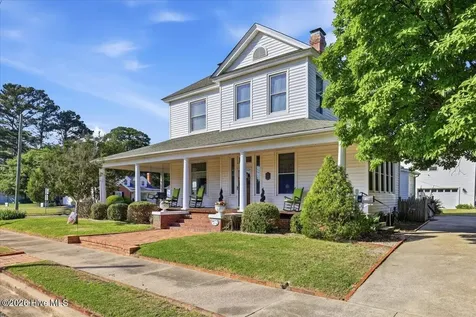 218 W College Street Mount Olive NC 28365