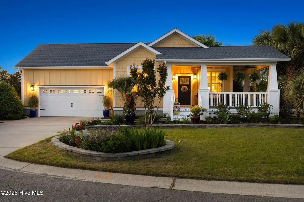 1236 N Caswell Avenue Southport NC 28461