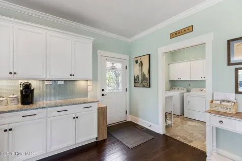 1236 N Caswell Avenue Southport NC 28461