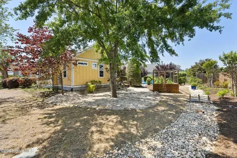 1236 N Caswell Avenue Southport NC 28461