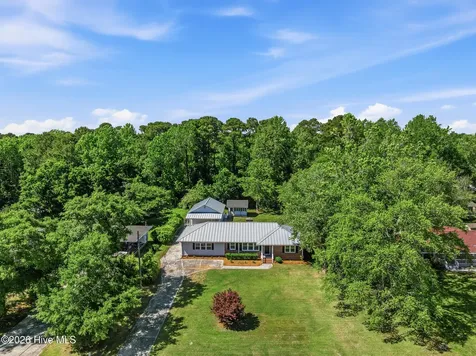 1719 Old Folkstone Road Sneads Ferry NC 28460