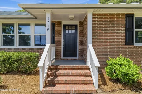 1719 Old Folkstone Road Sneads Ferry NC 28460