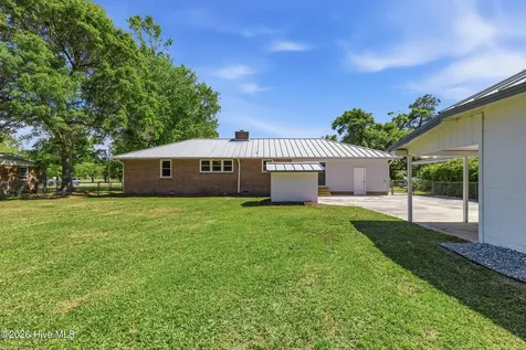 1719 Old Folkstone Road Sneads Ferry NC 28460