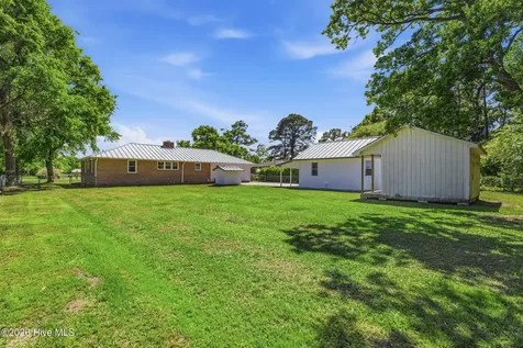 1719 Old Folkstone Road Sneads Ferry NC 28460