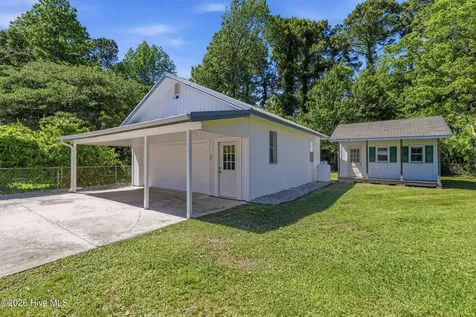 1719 Old Folkstone Road Sneads Ferry NC 28460