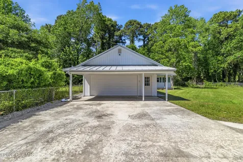 1719 Old Folkstone Road Sneads Ferry NC 28460